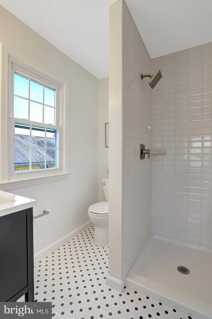 216 DUNCAN AVE, ALEXANDRIA, Virginia 22301, 3 Bedrooms Bedrooms, ,2 BathroomsBathrooms,Residential,For sale,216 DUNCAN AVE,VAAX2038774 MLS # VAAX2038774