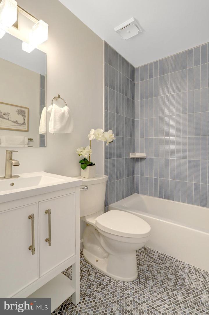 216 DUNCAN AVE, ALEXANDRIA, Virginia 22301, 3 Bedrooms Bedrooms, ,2 BathroomsBathrooms,Residential,For sale,216 DUNCAN AVE,VAAX2038774 MLS # VAAX2038774