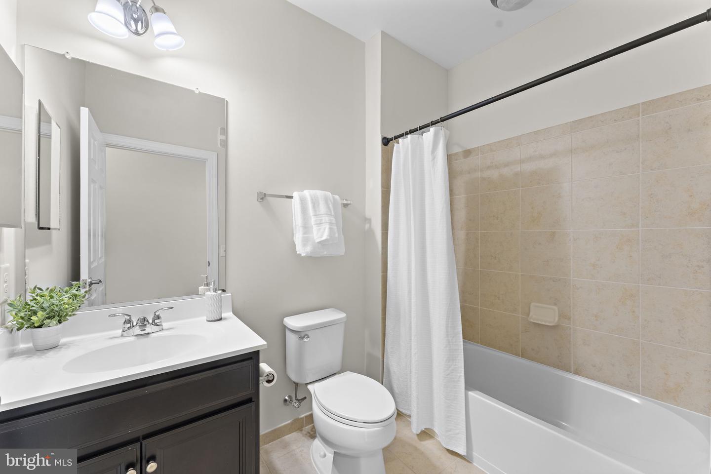 15201 ROYAL CREST DR #407, HAYMARKET, Virginia 20169, 2 Bedrooms Bedrooms, ,2 BathroomsBathrooms,Residential,For sale,15201 ROYAL CREST DR #407,VAPW2106110 MLS # VAPW2106110