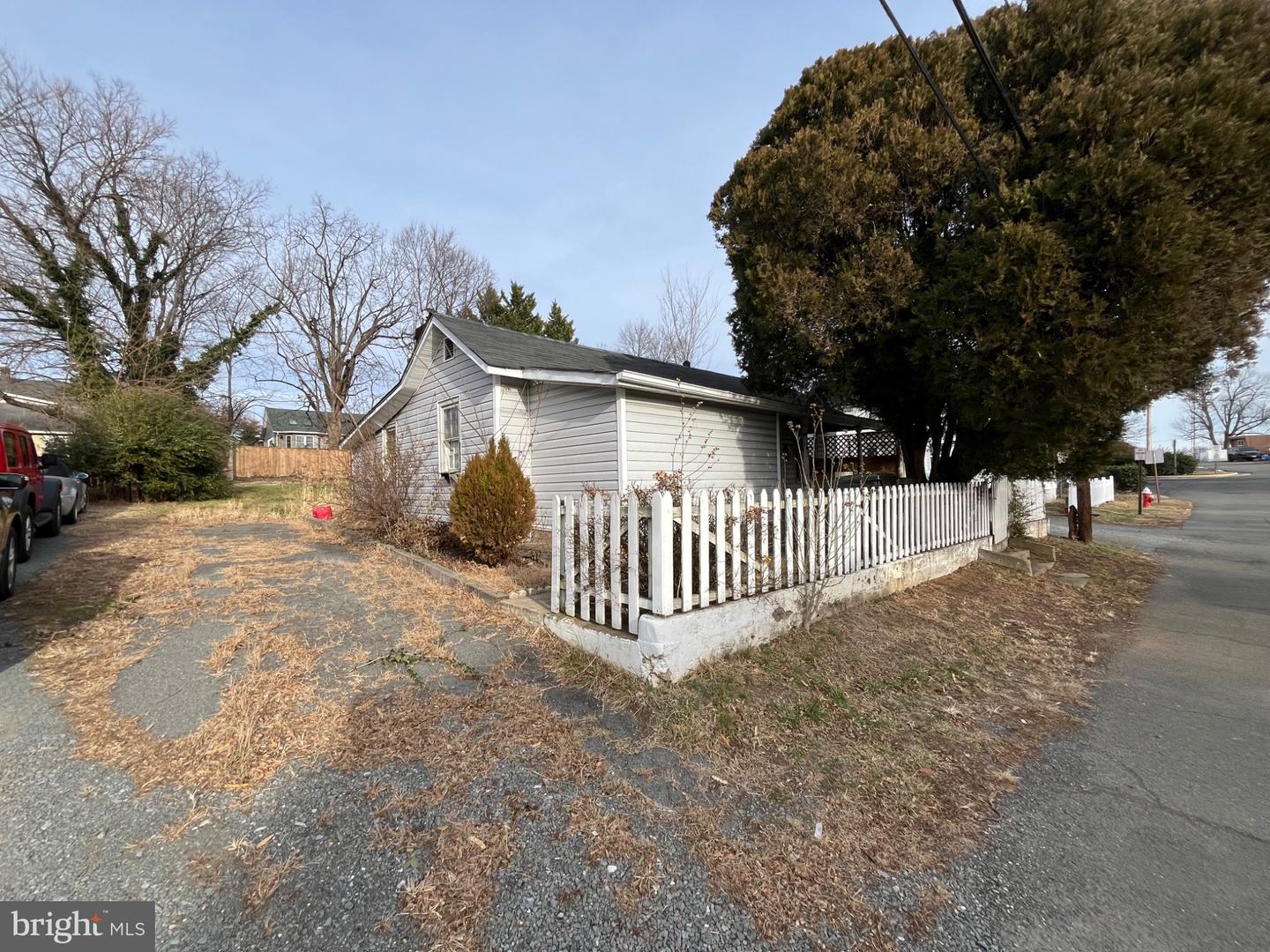 230 SE SOUTH ST SE, LEESBURG, Virginia 20175, 1 Bedroom Bedrooms, 2 Rooms Rooms,1 BathroomBathrooms,Residential,For sale,230 SE SOUTH ST SE,VALO2113234 MLS # VALO2113234