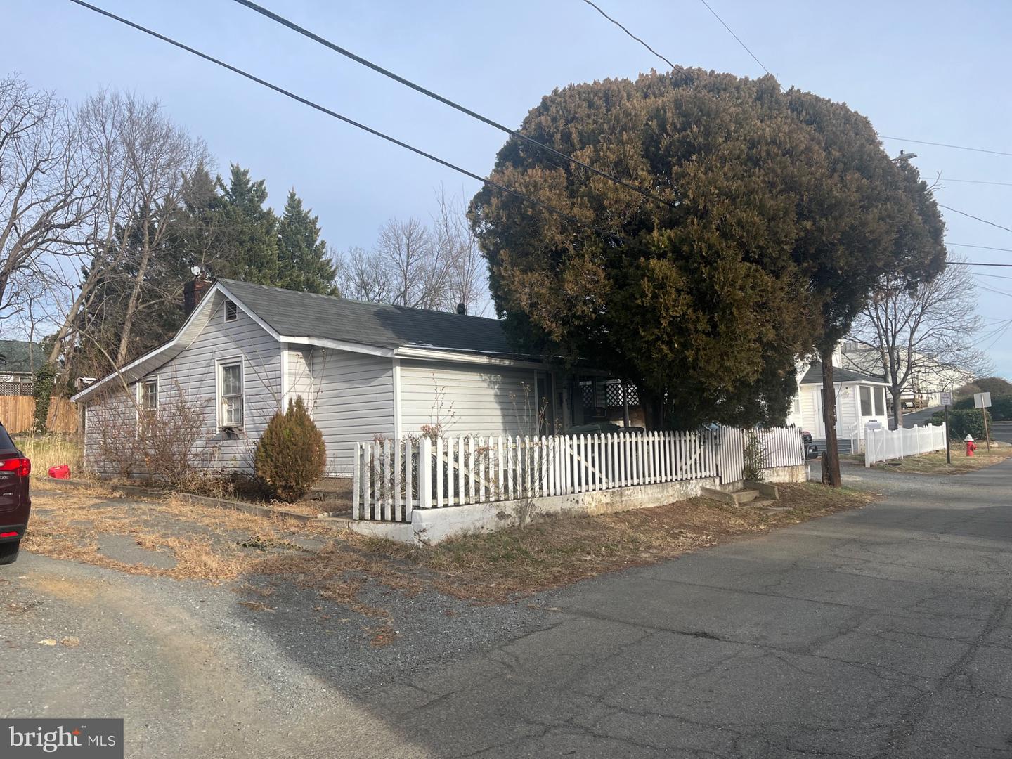 230 SE SOUTH ST SE, LEESBURG, Virginia 20175, 1 Bedroom Bedrooms, 2 Rooms Rooms,1 BathroomBathrooms,Residential,For sale,230 SE SOUTH ST SE,VALO2113234 MLS # VALO2113234