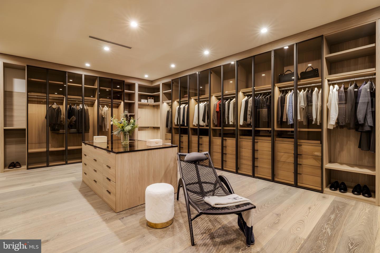 1102 CHAIN BRIDGE RD, MCLEAN, Virginia 22101, 6 Bedrooms Bedrooms, ,6 BathroomsBathrooms,Residential,For sale,1102 CHAIN BRIDGE RD,VAFX2245042 MLS # VAFX2245042