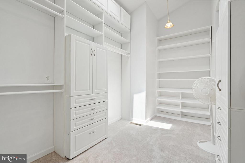 13013 ALUM SPRINGS RD, CULPEPER, Virginia 22701, 5 Bedrooms Bedrooms, ,3 BathroomsBathrooms,Residential,13013 ALUM SPRINGS RD,VACU2011168 MLS # VACU2011168