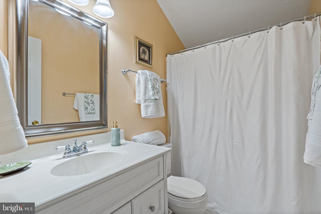 13013 ALUM SPRINGS RD, CULPEPER, Virginia 22701, 5 Bedrooms Bedrooms, ,3 BathroomsBathrooms,Residential,13013 ALUM SPRINGS RD,VACU2011168 MLS # VACU2011168