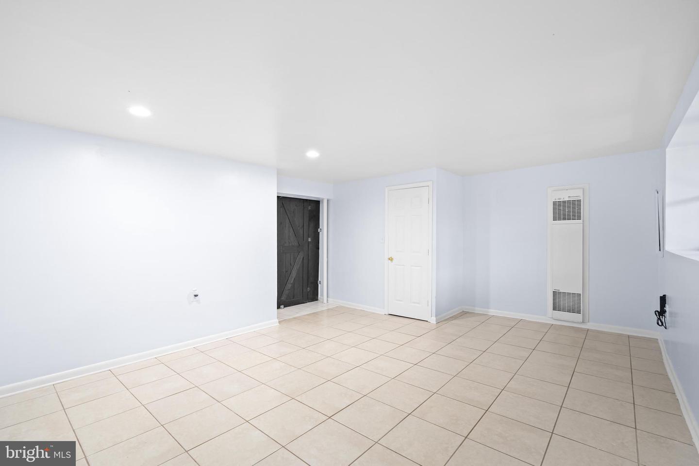 6917 VILLA DEL REY CT, SPRINGFIELD, Virginia 22150, 2 Bedrooms Bedrooms, 2 Rooms Rooms,2 BathroomsBathrooms,Residential,For sale,6917 VILLA DEL REY CT,VAFX2278564 MLS # VAFX2278564