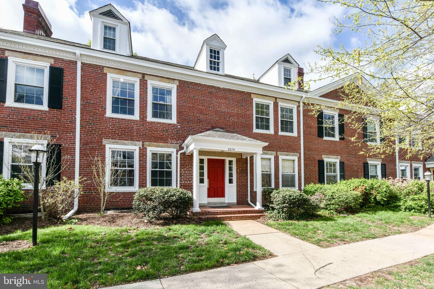 3279 S STAFFORD ST #B2, ARLINGTON, Virginia 22206, 3 Bedrooms Bedrooms, ,2 BathroomsBathrooms,Residential,For sale,3279 S STAFFORD ST #B2,VAAR2067022 MLS # VAAR2067022