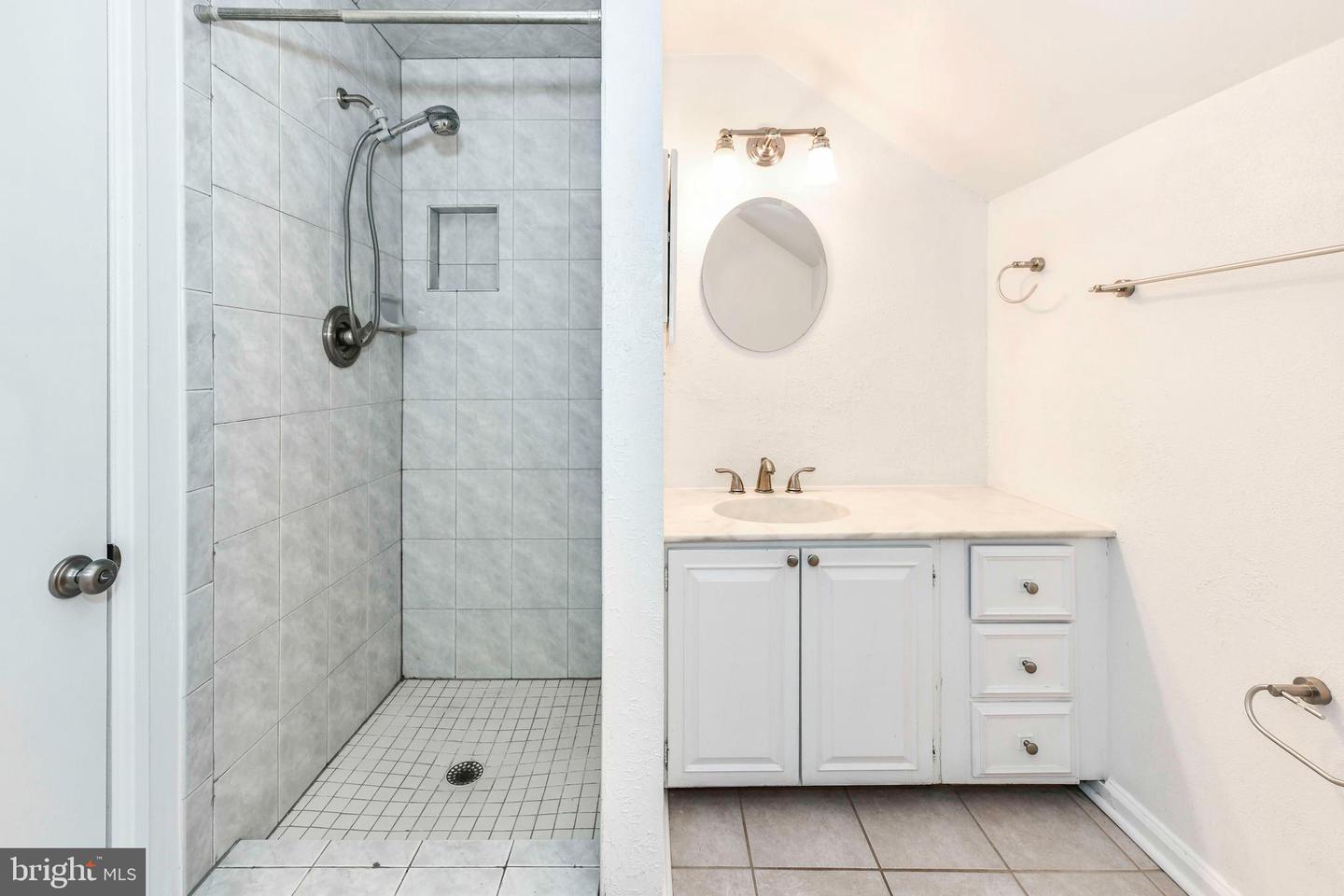 3279 S STAFFORD ST #B2, ARLINGTON, Virginia 22206, 3 Bedrooms Bedrooms, ,2 BathroomsBathrooms,Residential,For sale,3279 S STAFFORD ST #B2,VAAR2067022 MLS # VAAR2067022