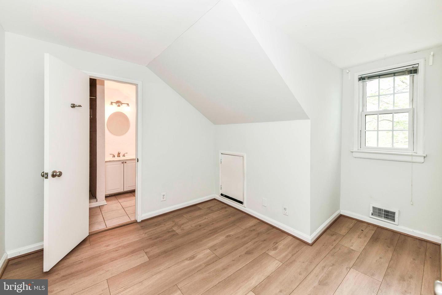 3279 S STAFFORD ST #B2, ARLINGTON, Virginia 22206, 3 Bedrooms Bedrooms, ,2 BathroomsBathrooms,Residential,For sale,3279 S STAFFORD ST #B2,VAAR2067022 MLS # VAAR2067022