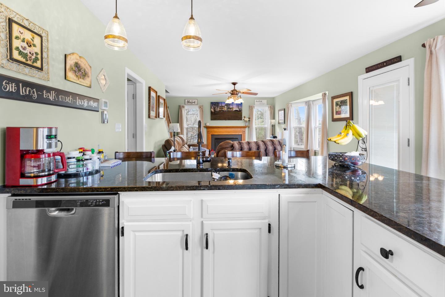 1 CREEKWAY LN, FREDERICKSBURG, Virginia 22405, 3 Bedrooms Bedrooms, 10 Rooms Rooms,2 BathroomsBathrooms,Residential,For sale,1 CREEKWAY LN,VAST2045056 MLS # VAST2045056