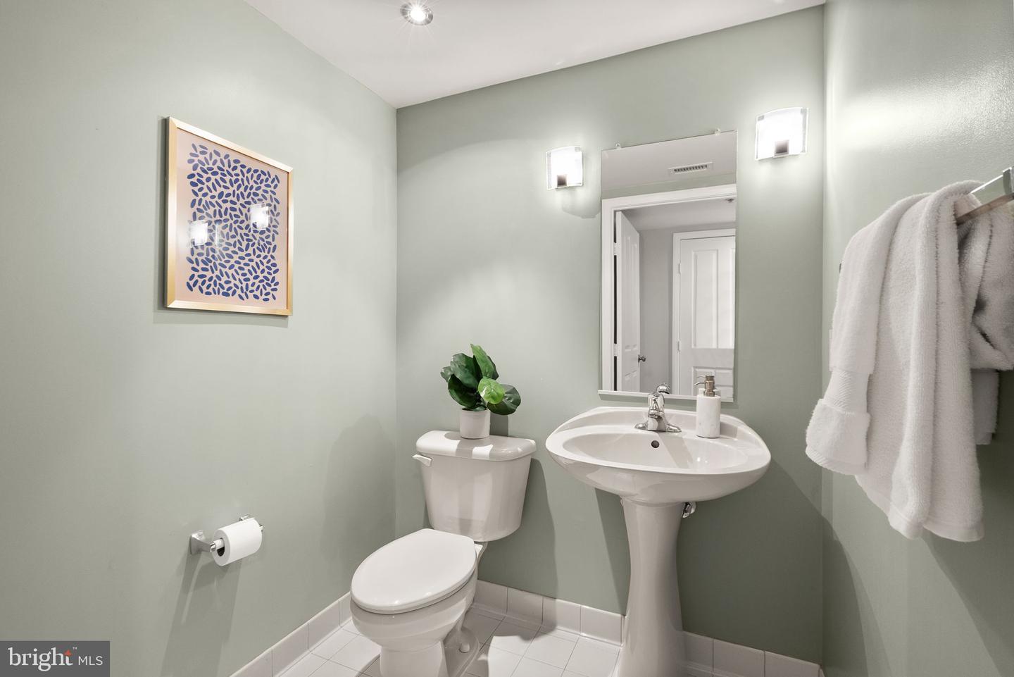 1220 N FILLMORE ST #602, ARLINGTON, Virginia 22201, 2 Bedrooms Bedrooms, ,2 BathroomsBathrooms,Residential,For sale,1220 N FILLMORE ST #602,VAAR2067626 MLS # VAAR2067626