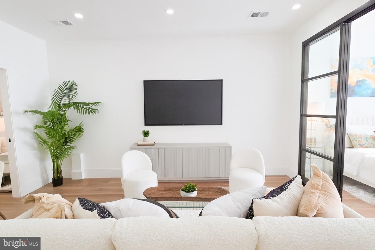 2517 ONTARIO RD NW #1, WASHINGTON, District Of Columbia 20009, 2 Bedrooms Bedrooms, ,1 BathroomBathrooms,Residential,For sale,2517 ONTARIO RD NW #1,DCDC2240942 MLS # DCDC2240942