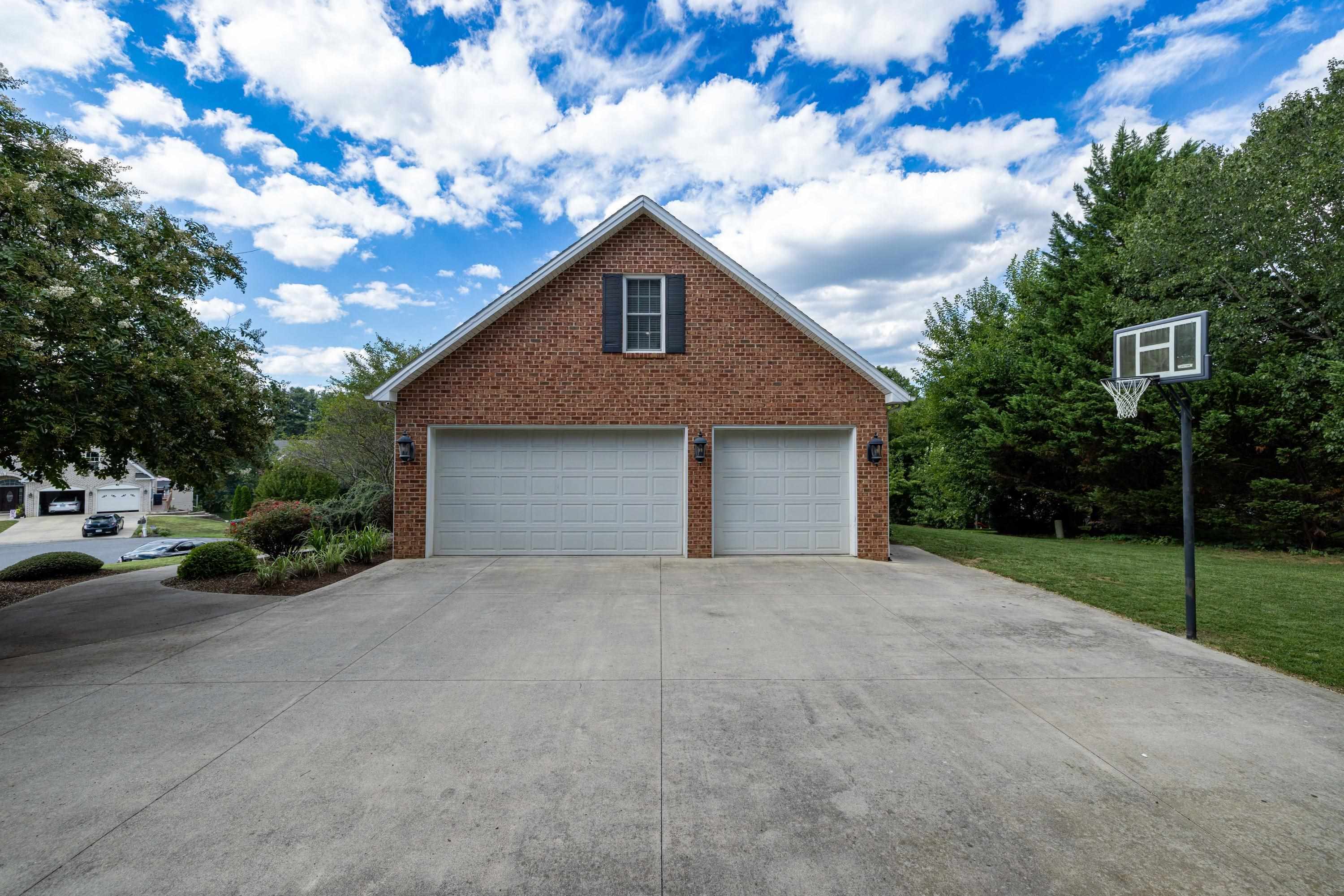 4120 BROWN ROAN LN, ROCKINGHAM, Virginia 22801, 4 Bedrooms Bedrooms, ,3 BathroomsBathrooms,Residential,4120 BROWN ROAN LN,672385 MLS # 672385