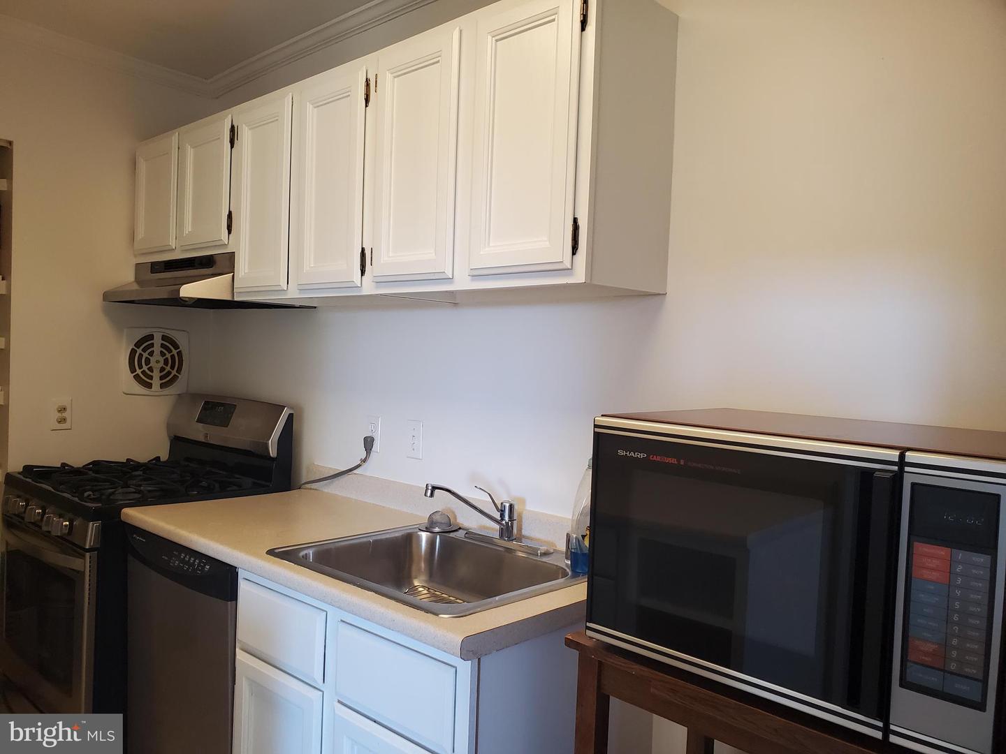 7336 LEE HWY #203, FALLS CHURCH, Virginia 22046, 2 Bedrooms Bedrooms, ,1 BathroomBathrooms,Residential,For sale,7336 LEE HWY #203,VAFX2281554 MLS # VAFX2281554