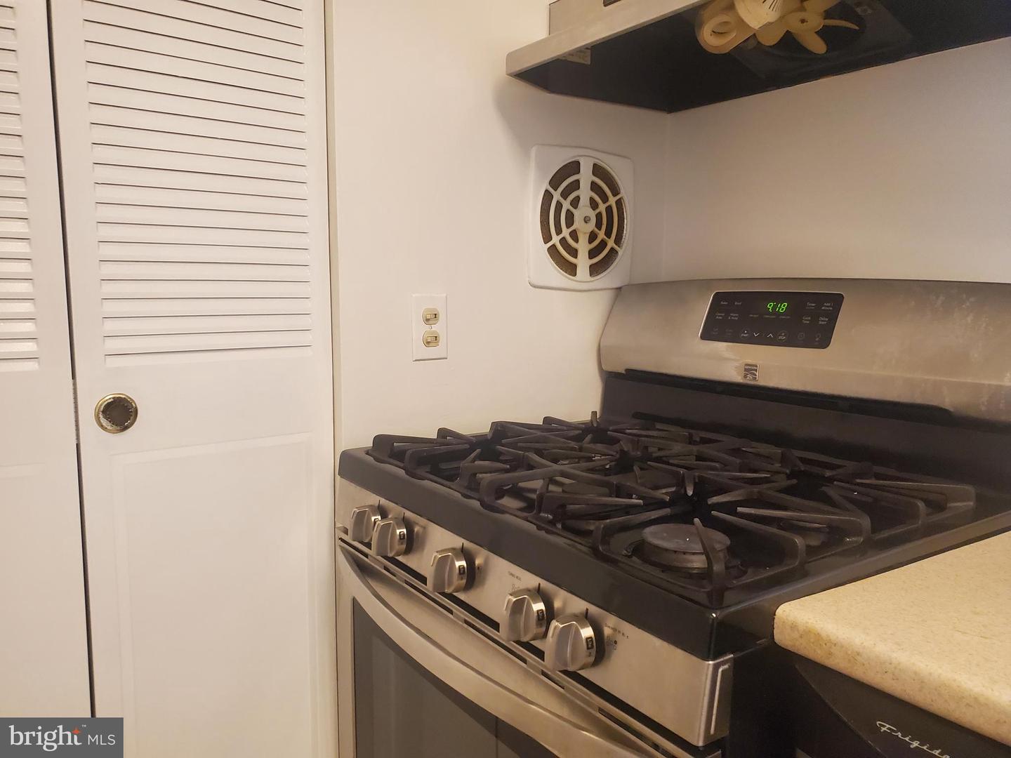 7336 LEE HWY #203, FALLS CHURCH, Virginia 22046, 2 Bedrooms Bedrooms, ,1 BathroomBathrooms,Residential,For sale,7336 LEE HWY #203,VAFX2281554 MLS # VAFX2281554