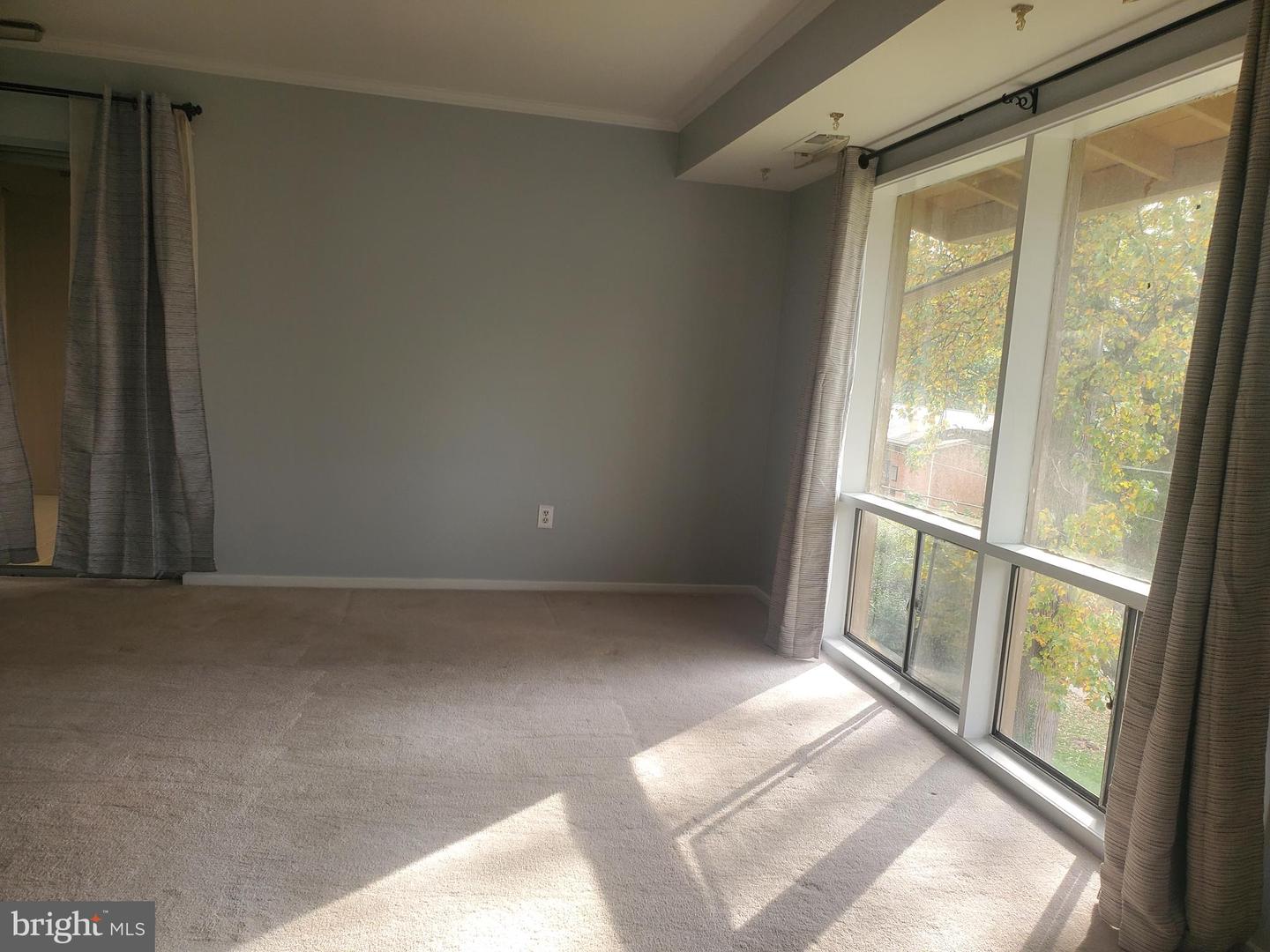 7336 LEE HWY #203, FALLS CHURCH, Virginia 22046, 2 Bedrooms Bedrooms, ,1 BathroomBathrooms,Residential,For sale,7336 LEE HWY #203,VAFX2281554 MLS # VAFX2281554