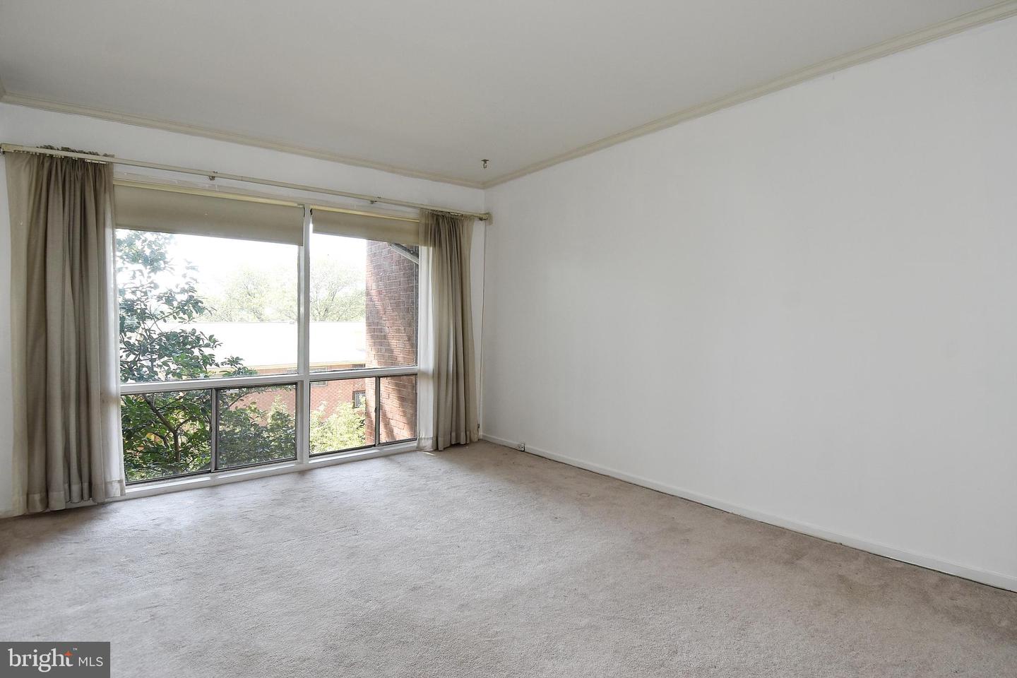 7336 LEE HWY #203, FALLS CHURCH, Virginia 22046, 2 Bedrooms Bedrooms, ,1 BathroomBathrooms,Residential,For sale,7336 LEE HWY #203,VAFX2281554 MLS # VAFX2281554