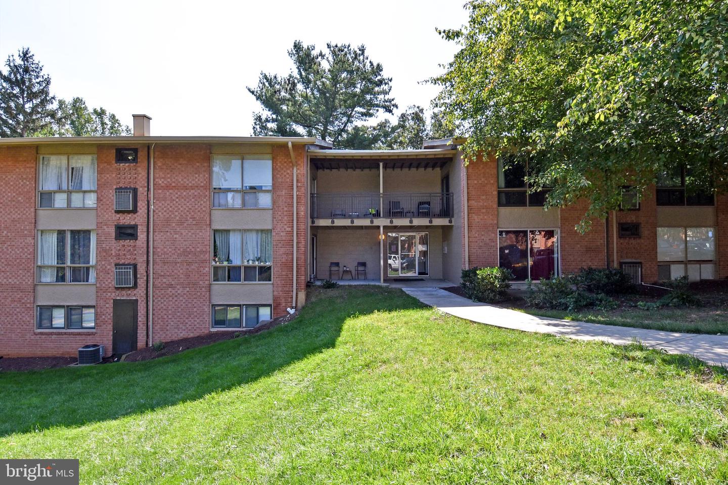 7336 LEE HWY #203, FALLS CHURCH, Virginia 22046, 2 Bedrooms Bedrooms, ,1 BathroomBathrooms,Residential,For sale,7336 LEE HWY #203,VAFX2281554 MLS # VAFX2281554
