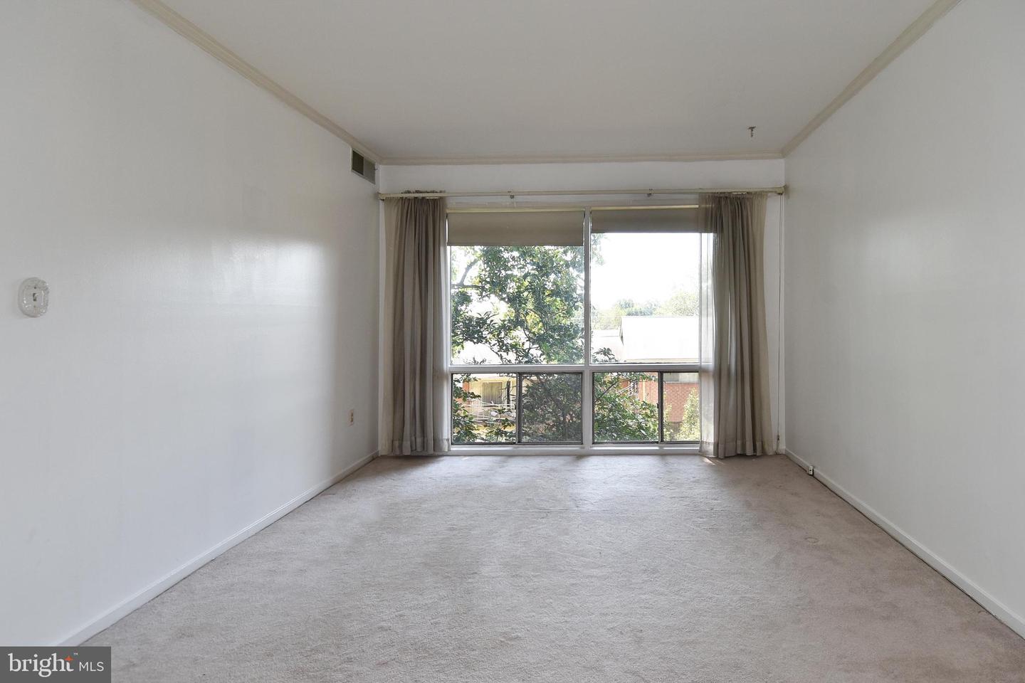 7336 LEE HWY #203, FALLS CHURCH, Virginia 22046, 2 Bedrooms Bedrooms, ,1 BathroomBathrooms,Residential,For sale,7336 LEE HWY #203,VAFX2281554 MLS # VAFX2281554