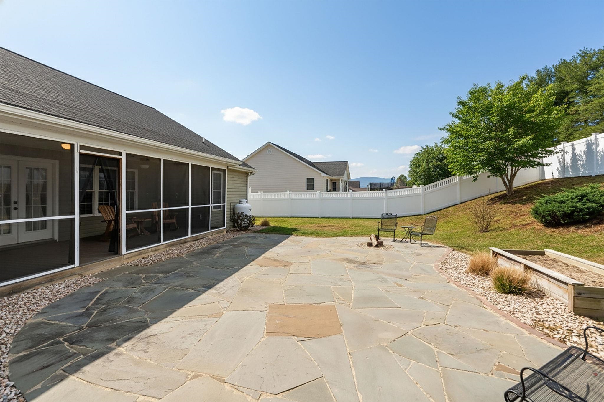 80 RIVERHEAD DR, STAUNTON, Virginia 24401, 4 Bedrooms Bedrooms, ,3 BathroomsBathrooms,Residential,80 RIVERHEAD DR,672394 MLS # 672394