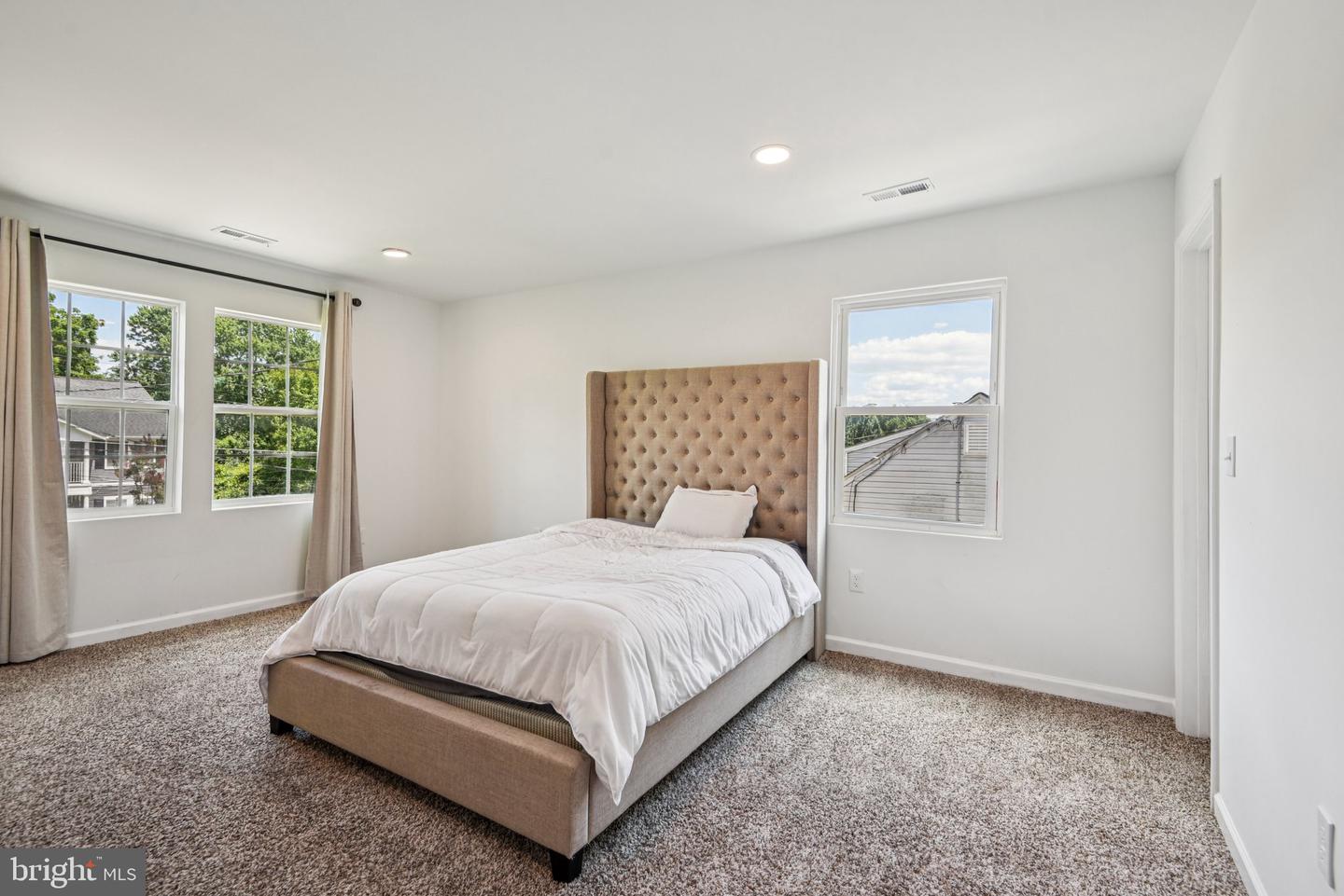 6715 WESTCOTT RD, FALLS CHURCH, Virginia 22042, 6 Bedrooms Bedrooms, ,4 BathroomsBathrooms,Residential,For sale,6715 WESTCOTT RD,VAFX2260260 MLS # VAFX2260260