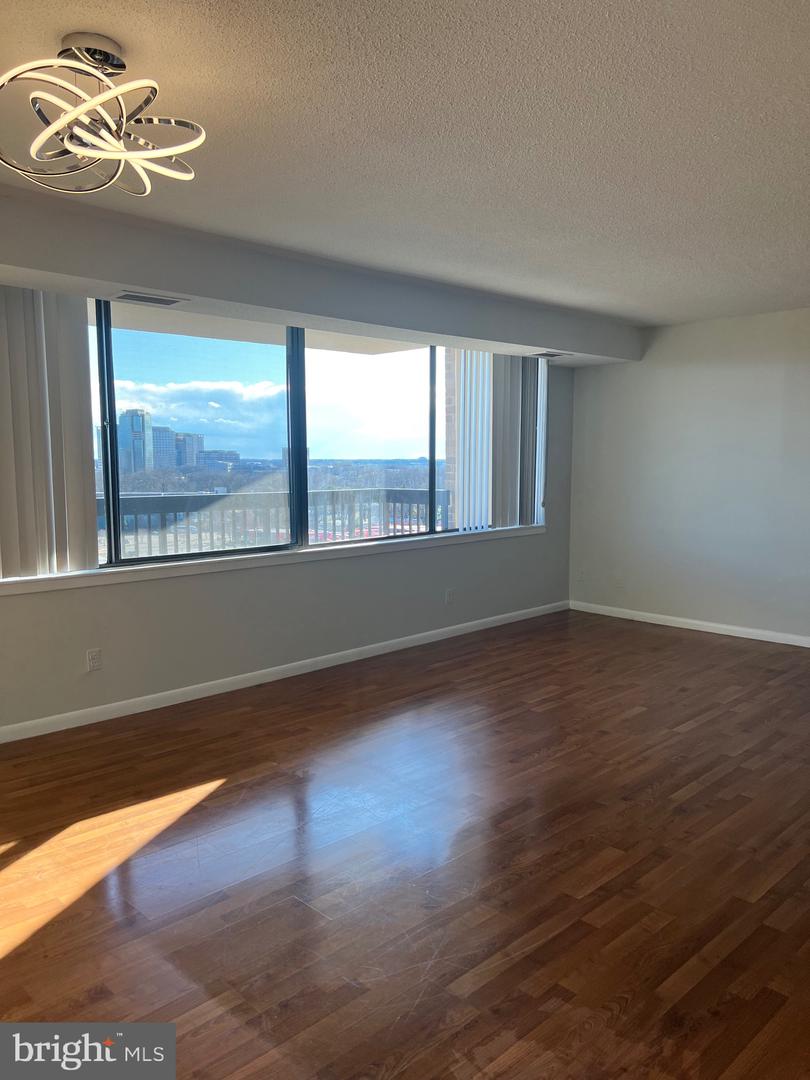 3709 GEORGE MASON DR #1213 E, FALLS CHURCH, Virginia 22041, 2 Bedrooms Bedrooms, ,2 BathroomsBathrooms,Residential,For sale,3709 GEORGE MASON DR #1213 E,VAFX2274458 MLS # VAFX2274458