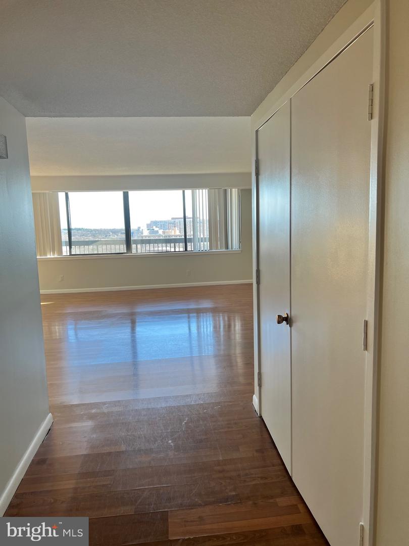 3709 GEORGE MASON DR #1213 E, FALLS CHURCH, Virginia 22041, 2 Bedrooms Bedrooms, ,2 BathroomsBathrooms,Residential,For sale,3709 GEORGE MASON DR #1213 E,VAFX2274458 MLS # VAFX2274458