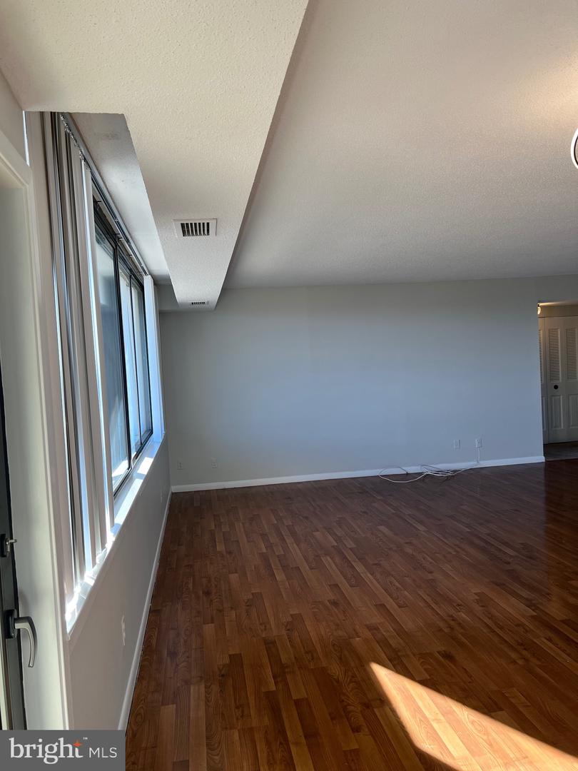 3709 GEORGE MASON DR #1213 E, FALLS CHURCH, Virginia 22041, 2 Bedrooms Bedrooms, ,2 BathroomsBathrooms,Residential,For sale,3709 GEORGE MASON DR #1213 E,VAFX2274458 MLS # VAFX2274458
