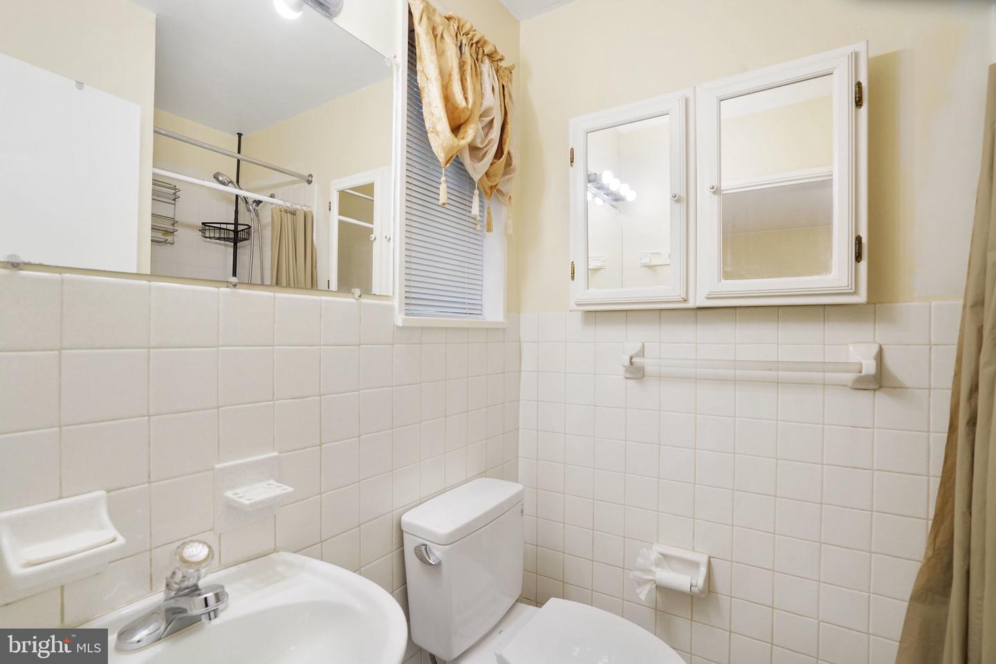 4817 UPLAND DR, ALEXANDRIA, Virginia 22310, 3 Bedrooms Bedrooms, ,2 BathroomsBathrooms,Residential,For sale,4817 UPLAND DR,VAFX2277272 MLS # VAFX2277272