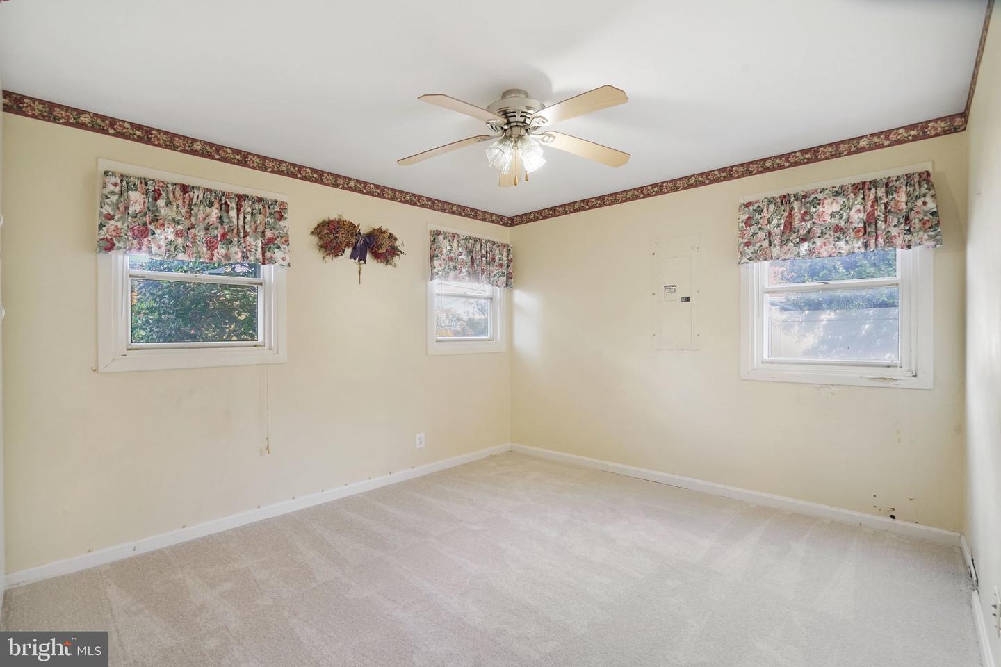 4817 UPLAND DR, ALEXANDRIA, Virginia 22310, 3 Bedrooms Bedrooms, ,2 BathroomsBathrooms,Residential,For sale,4817 UPLAND DR,VAFX2277272 MLS # VAFX2277272