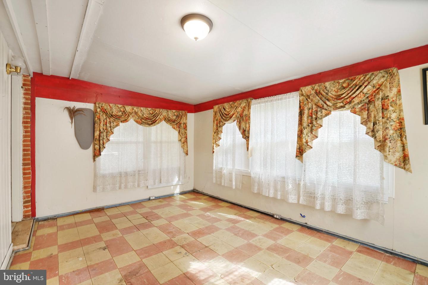 4817 UPLAND DR, ALEXANDRIA, Virginia 22310, 3 Bedrooms Bedrooms, ,2 BathroomsBathrooms,Residential,For sale,4817 UPLAND DR,VAFX2277272 MLS # VAFX2277272