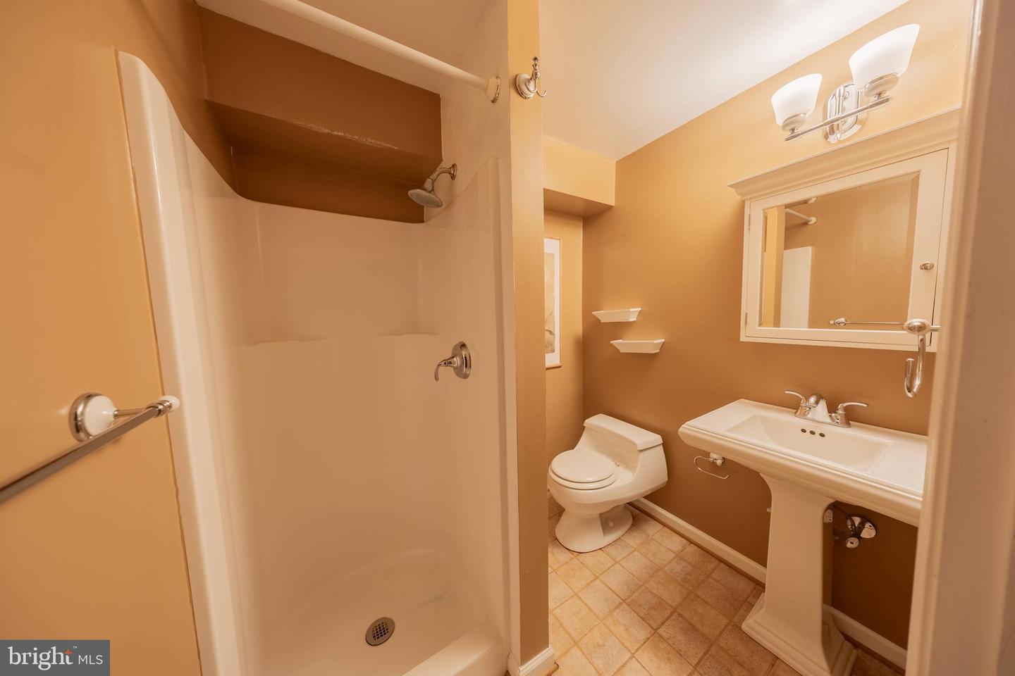 2201 NOBEHAR, VIENNA, Virginia 22181, 5 Bedrooms Bedrooms, ,3 BathroomsBathrooms,Residential,For sale,2201 NOBEHAR,VAFX2278508 MLS # VAFX2278508