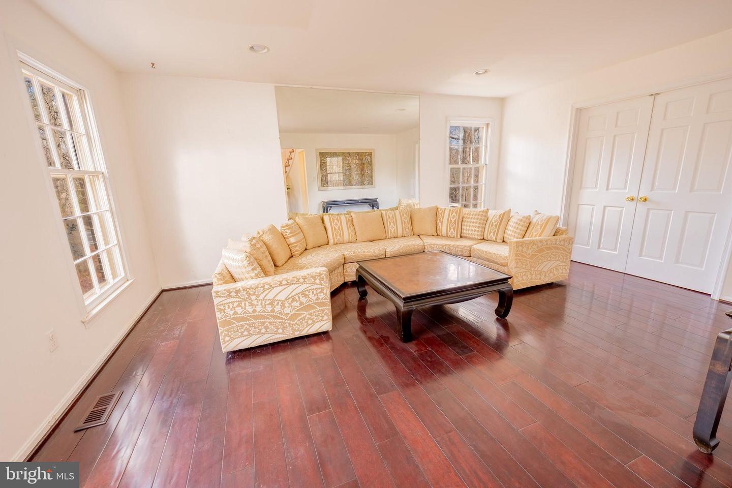 2201 NOBEHAR, VIENNA, Virginia 22181, 5 Bedrooms Bedrooms, ,3 BathroomsBathrooms,Residential,For sale,2201 NOBEHAR,VAFX2278508 MLS # VAFX2278508