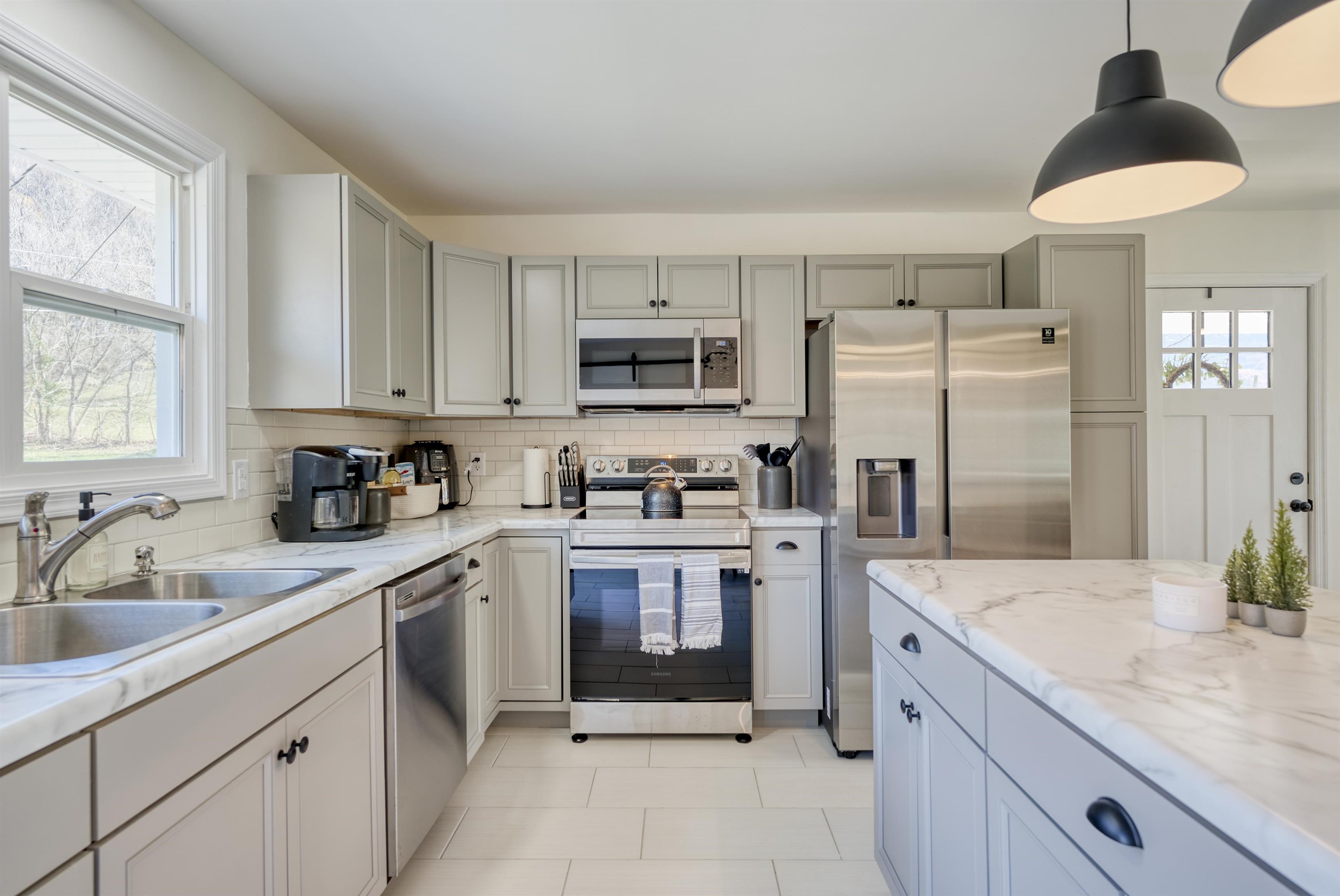 220 VIEW MOUNTAIN RD, STANLEY, Virginia 22851, 3 Bedrooms Bedrooms, ,2 BathroomsBathrooms,Residential,Silox Getaway,220 VIEW MOUNTAIN RD,672414 MLS # 672414