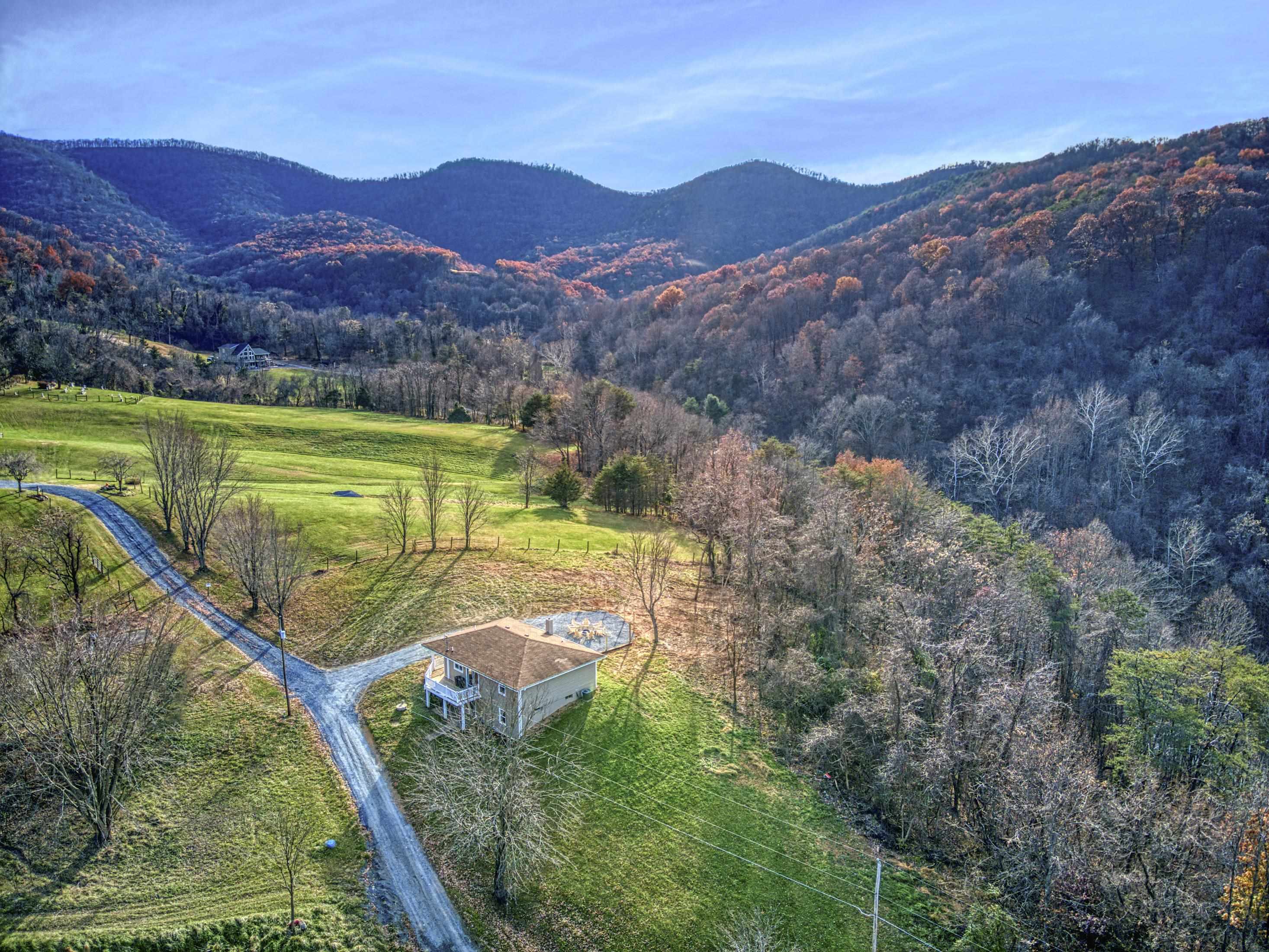 220 VIEW MOUNTAIN RD, STANLEY, Virginia 22851, 3 Bedrooms Bedrooms, ,2 BathroomsBathrooms,Residential,Silox Getaway,220 VIEW MOUNTAIN RD,672414 MLS # 672414