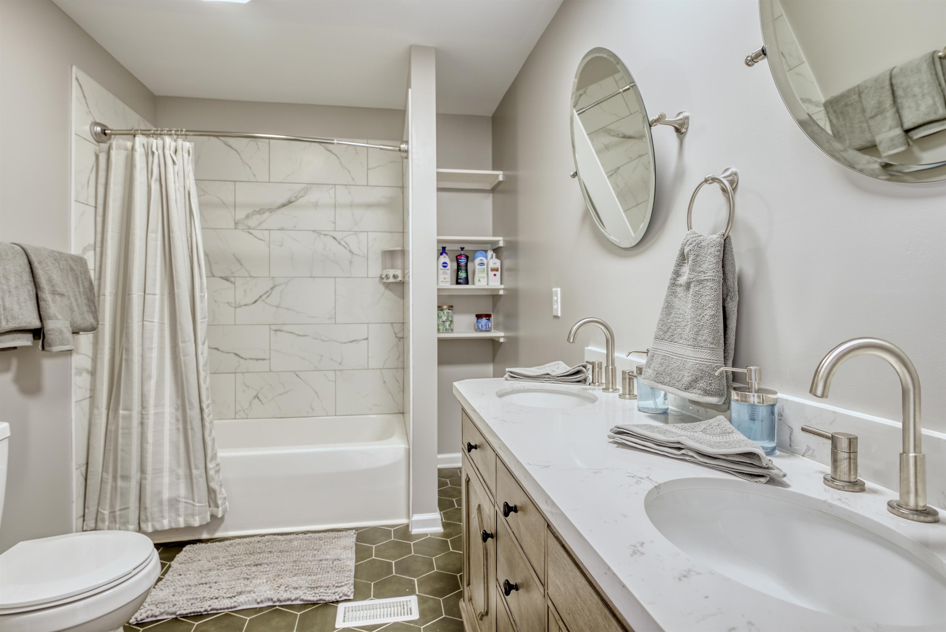 220 VIEW MOUNTAIN RD, STANLEY, Virginia 22851, 3 Bedrooms Bedrooms, ,2 BathroomsBathrooms,Residential,Silox Getaway,220 VIEW MOUNTAIN RD,672414 MLS # 672414