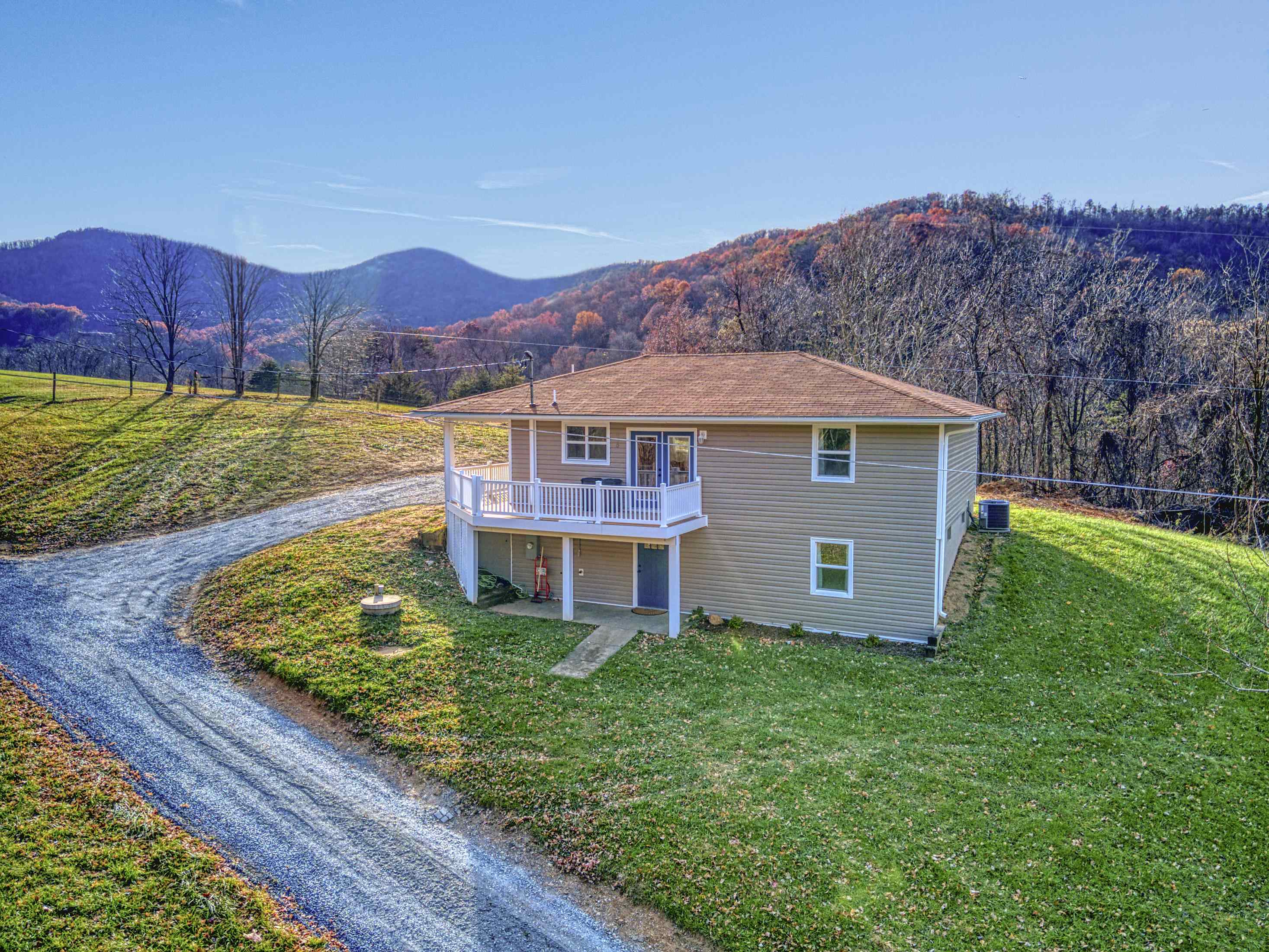 220 VIEW MOUNTAIN RD, STANLEY, Virginia 22851, 3 Bedrooms Bedrooms, ,2 BathroomsBathrooms,Residential,Silox Getaway,220 VIEW MOUNTAIN RD,672414 MLS # 672414