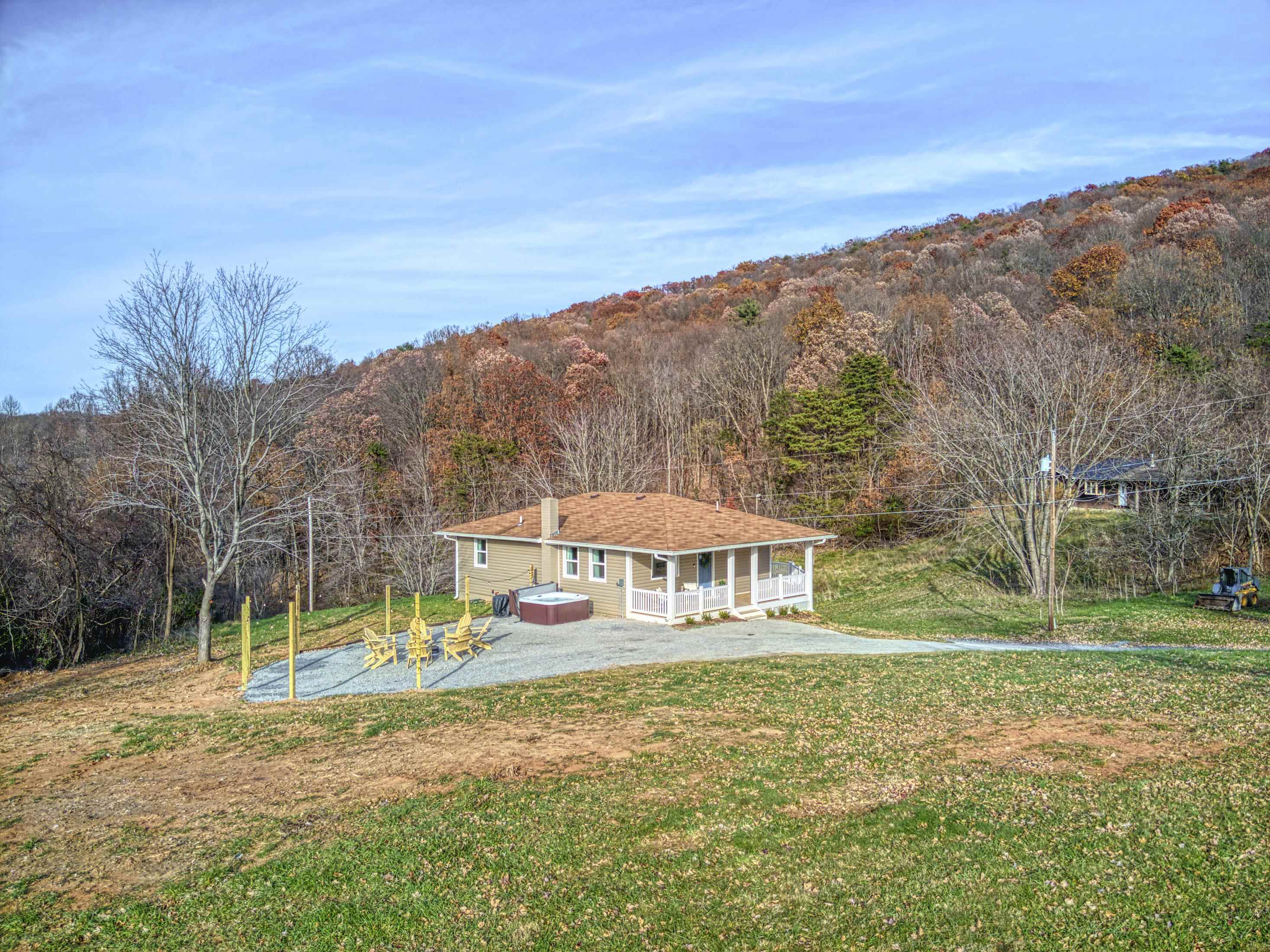 220 VIEW MOUNTAIN RD, STANLEY, Virginia 22851, 3 Bedrooms Bedrooms, ,2 BathroomsBathrooms,Residential,Silox Getaway,220 VIEW MOUNTAIN RD,672414 MLS # 672414