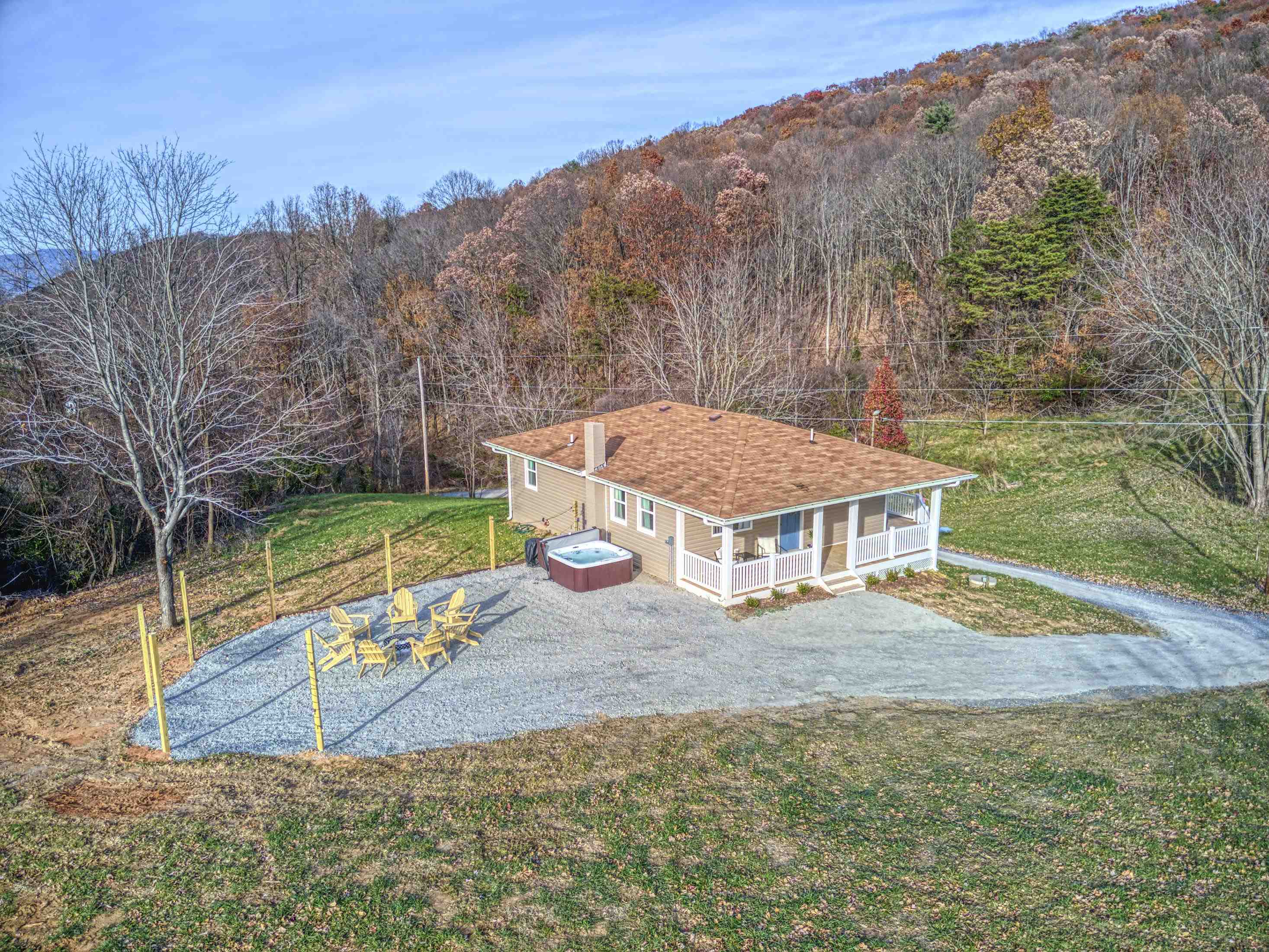 220 VIEW MOUNTAIN RD, STANLEY, Virginia 22851, 3 Bedrooms Bedrooms, ,2 BathroomsBathrooms,Residential,Silox Getaway,220 VIEW MOUNTAIN RD,672414 MLS # 672414
