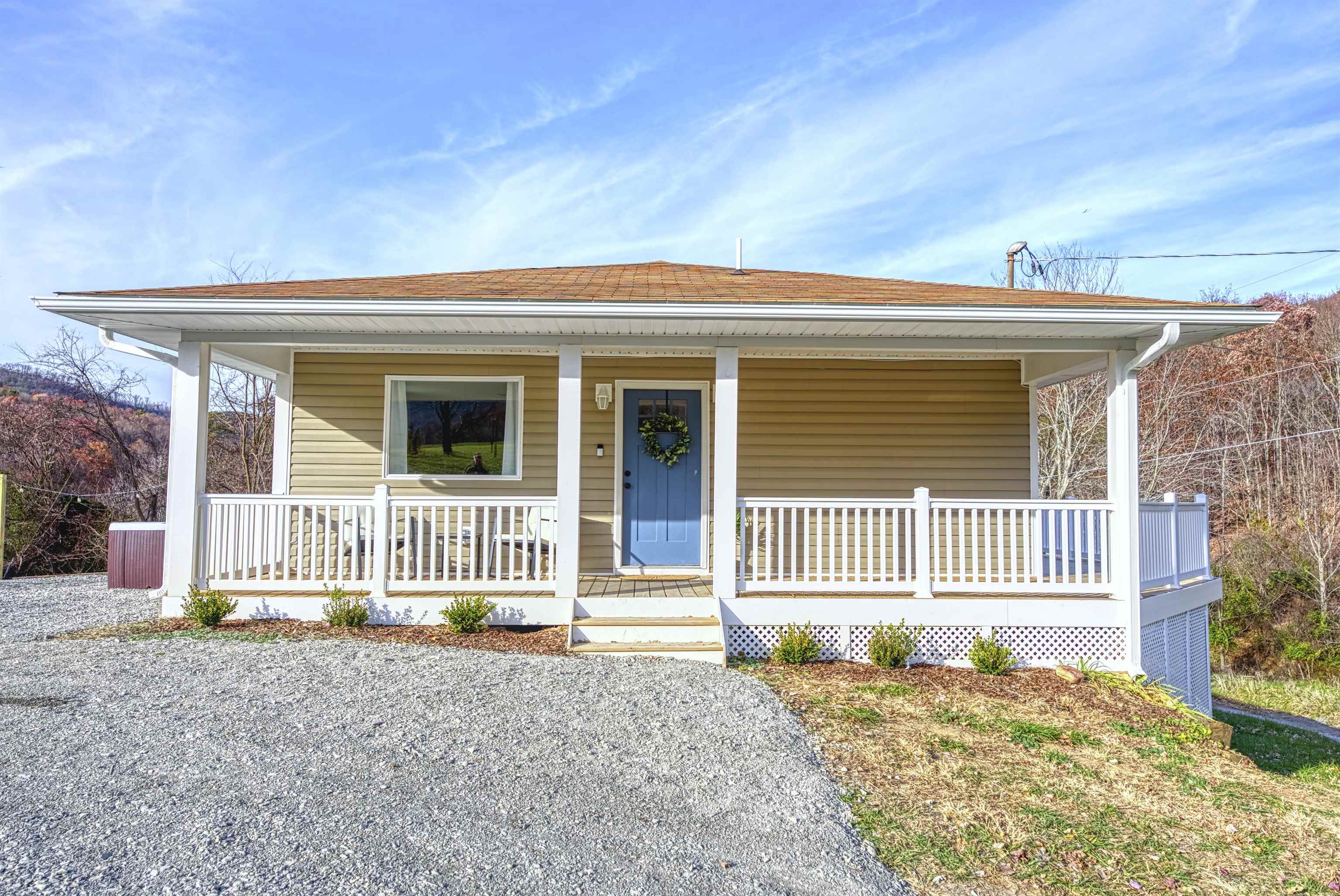 220 VIEW MOUNTAIN RD, STANLEY, Virginia 22851, 3 Bedrooms Bedrooms, ,2 BathroomsBathrooms,Residential,Silox Getaway,220 VIEW MOUNTAIN RD,672414 MLS # 672414