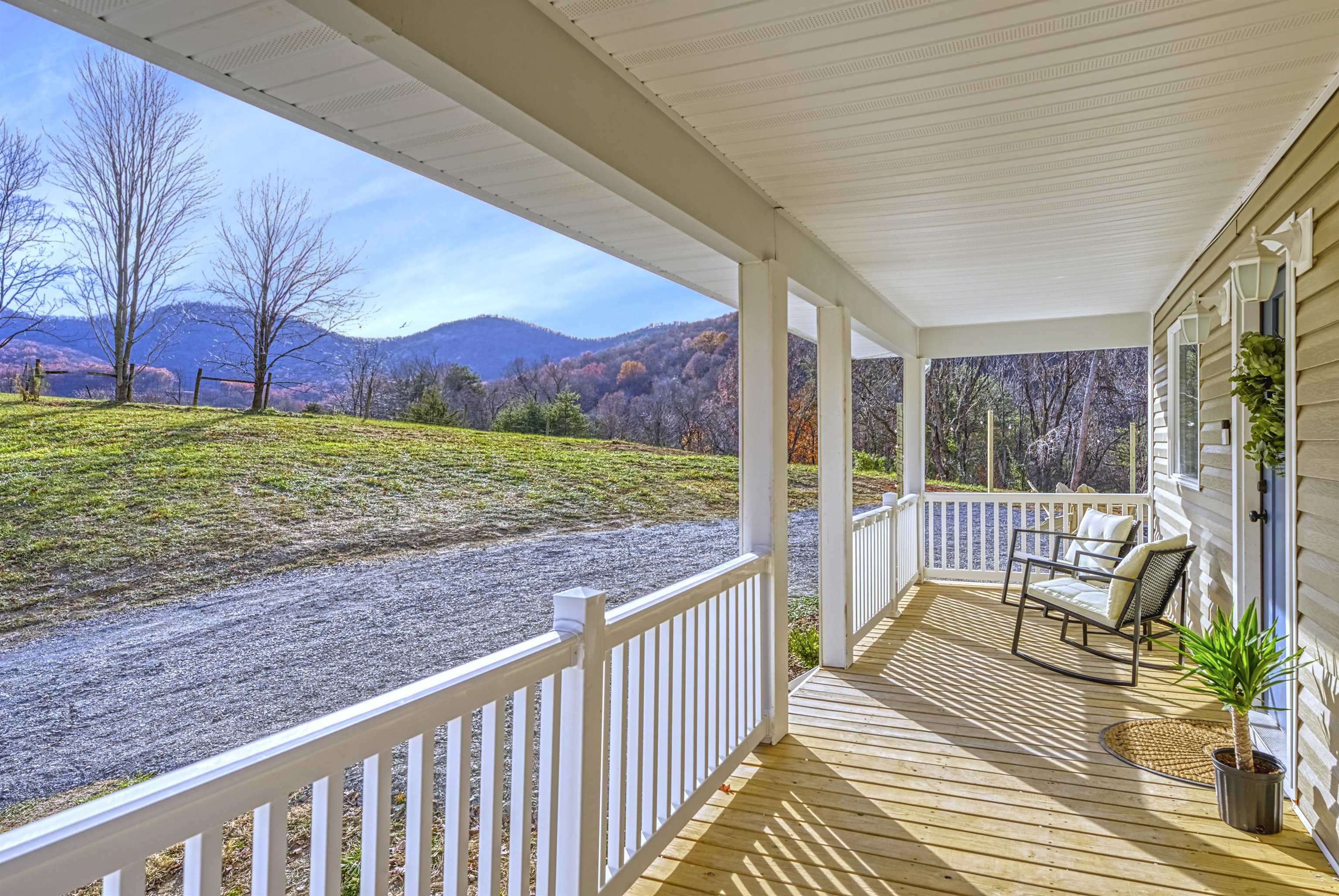 220 VIEW MOUNTAIN RD, STANLEY, Virginia 22851, 3 Bedrooms Bedrooms, ,2 BathroomsBathrooms,Residential,Silox Getaway,220 VIEW MOUNTAIN RD,672414 MLS # 672414