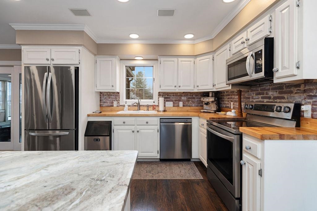 840 COMMERCE RD, STAUNTON, Virginia 24401, 4 Bedrooms Bedrooms, ,3 BathroomsBathrooms,Residential,840 COMMERCE RD,672415 MLS # 672415