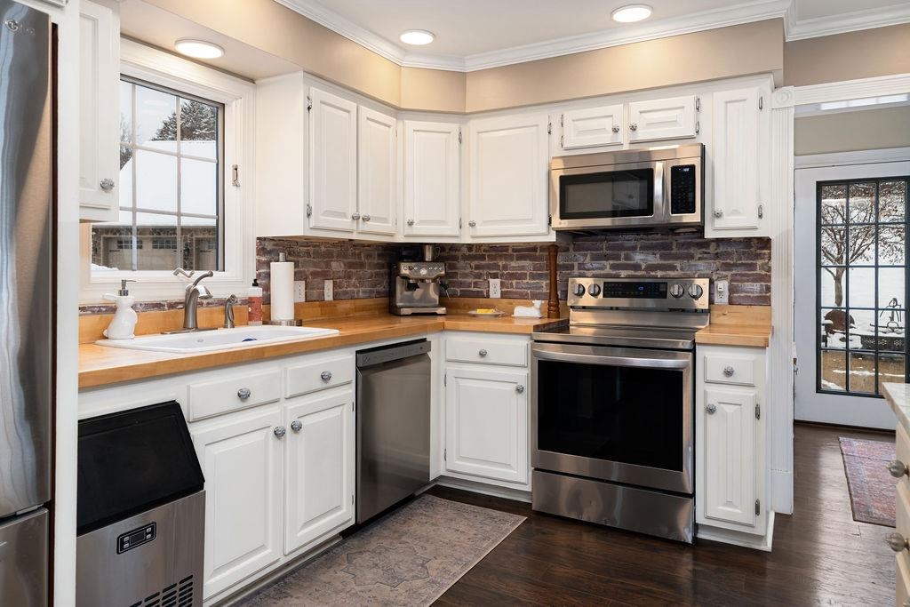 840 COMMERCE RD, STAUNTON, Virginia 24401, 4 Bedrooms Bedrooms, ,3 BathroomsBathrooms,Residential,840 COMMERCE RD,672415 MLS # 672415