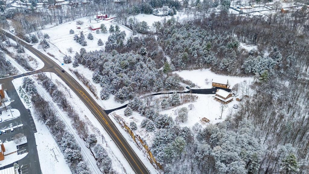 840 COMMERCE RD, STAUNTON, Virginia 24401, 4 Bedrooms Bedrooms, ,3 BathroomsBathrooms,Residential,840 COMMERCE RD,672415 MLS # 672415