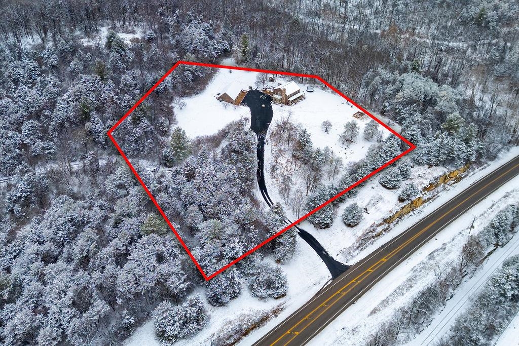 840 COMMERCE RD, STAUNTON, Virginia 24401, 4 Bedrooms Bedrooms, ,3 BathroomsBathrooms,Residential,840 COMMERCE RD,672415 MLS # 672415