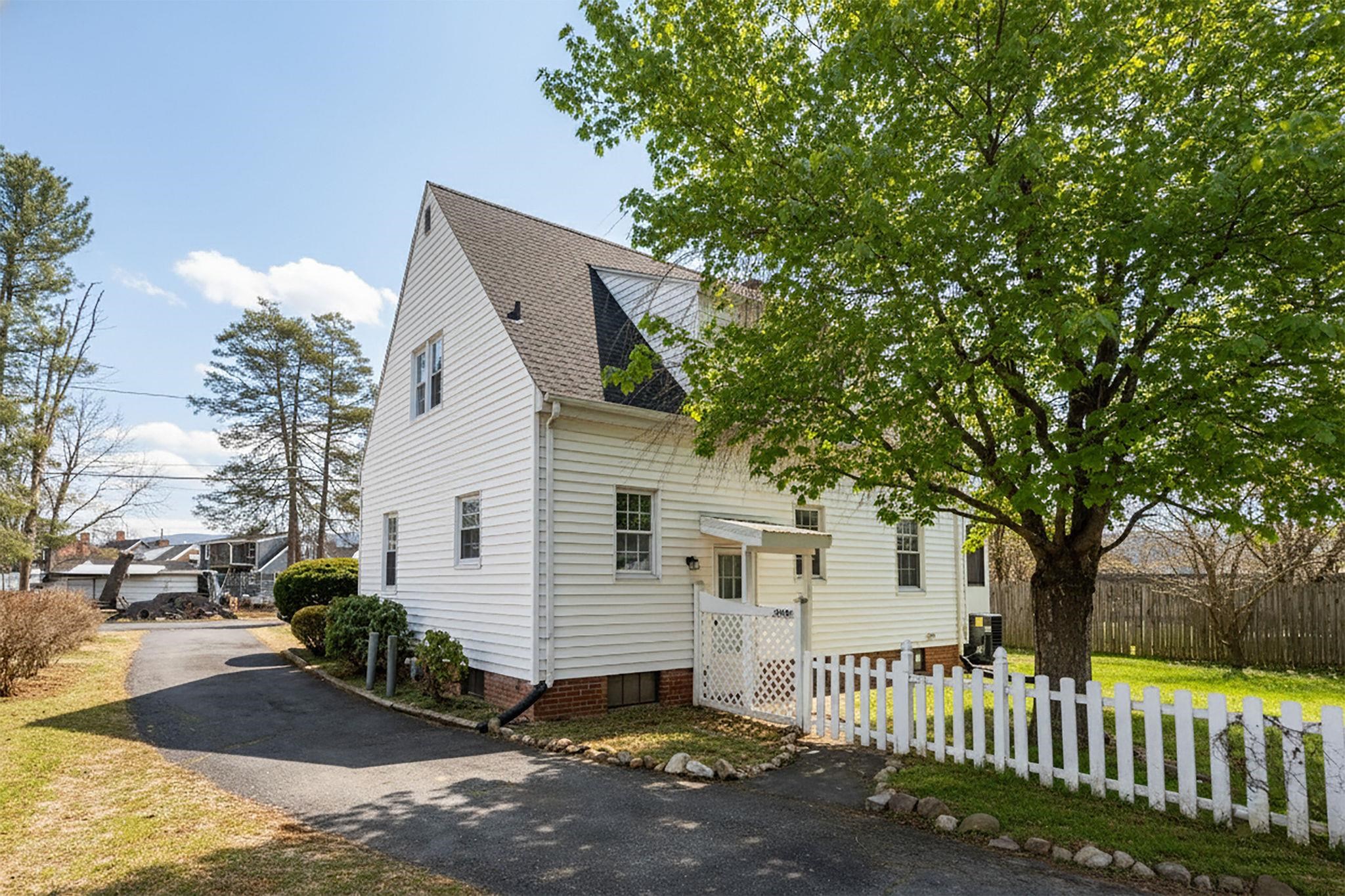 315 DUPONT CIR, WAYNESBORO, Virginia 22980, 3 Bedrooms Bedrooms, ,1 BathroomBathrooms,Residential,315 DUPONT CIR,672420 MLS # 672420