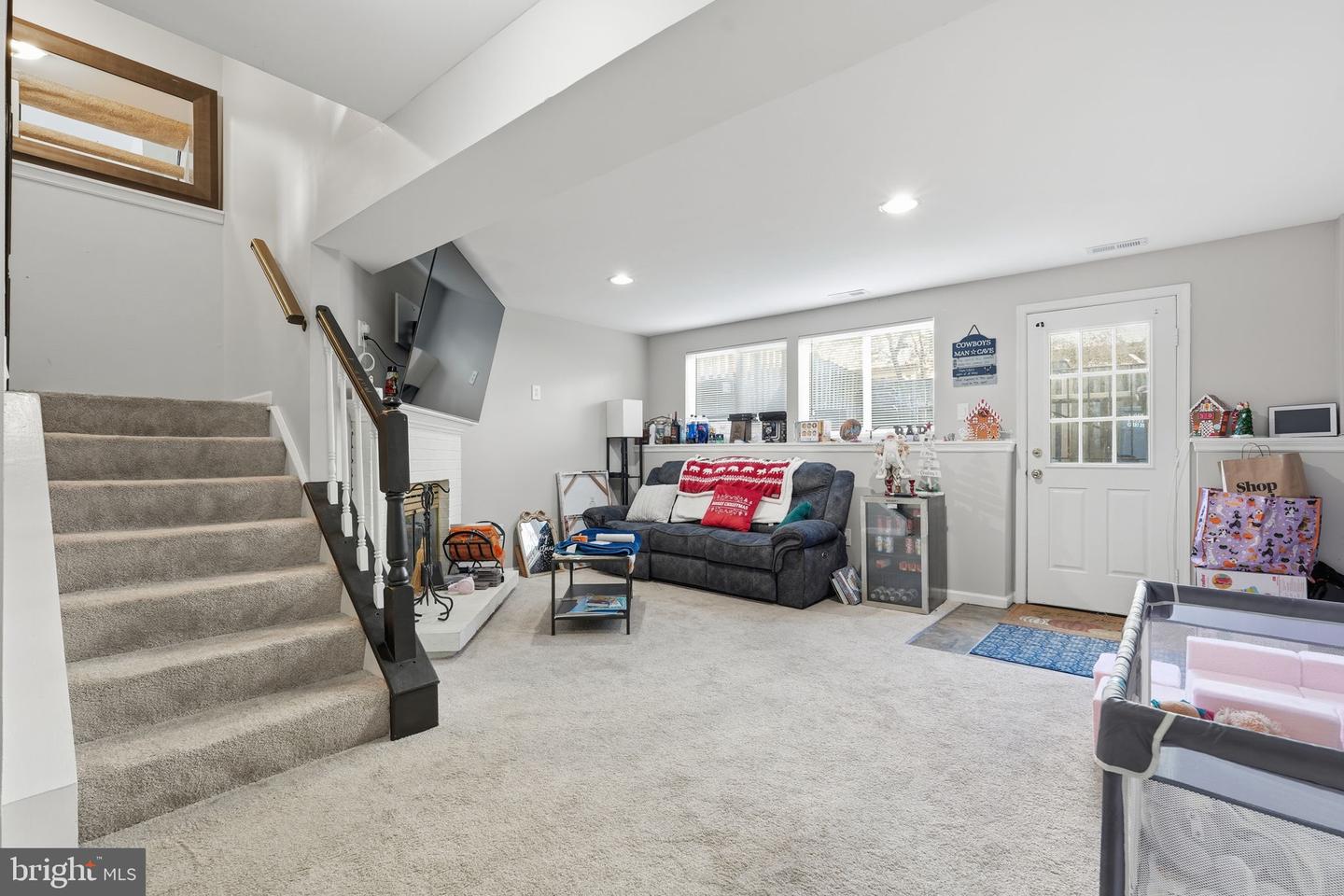 6311 BETSY ROSS CT, CENTREVILLE, Virginia 20121, 3 Bedrooms Bedrooms, ,2 BathroomsBathrooms,Residential,For sale,6311 BETSY ROSS CT,VAFX2279086 MLS # VAFX2279086