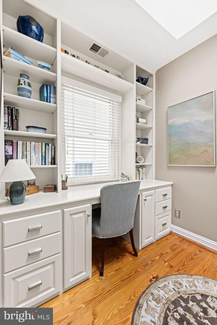 509 1/2 S FAIRFAX ST, ALEXANDRIA, Virginia 22314, 3 Bedrooms Bedrooms, ,2 BathroomsBathrooms,Residential,For sale,509 1/2 S FAIRFAX ST,VAAX2051992 MLS # VAAX2051992