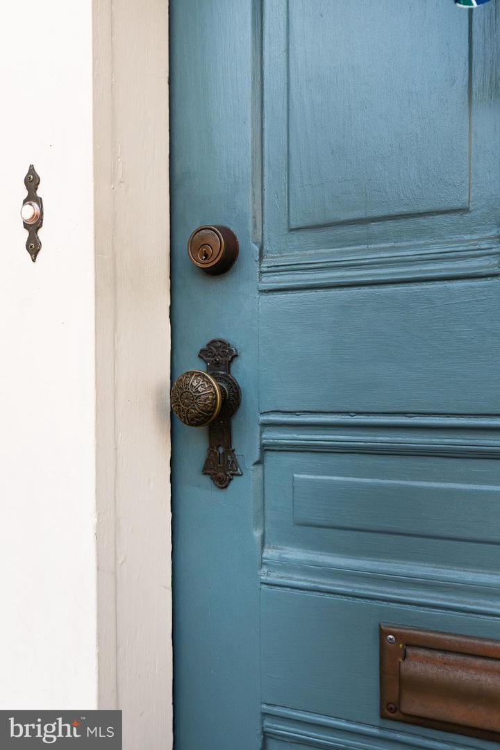 509 1/2 S FAIRFAX ST, ALEXANDRIA, Virginia 22314, 3 Bedrooms Bedrooms, ,2 BathroomsBathrooms,Residential,For sale,509 1/2 S FAIRFAX ST,VAAX2051992 MLS # VAAX2051992