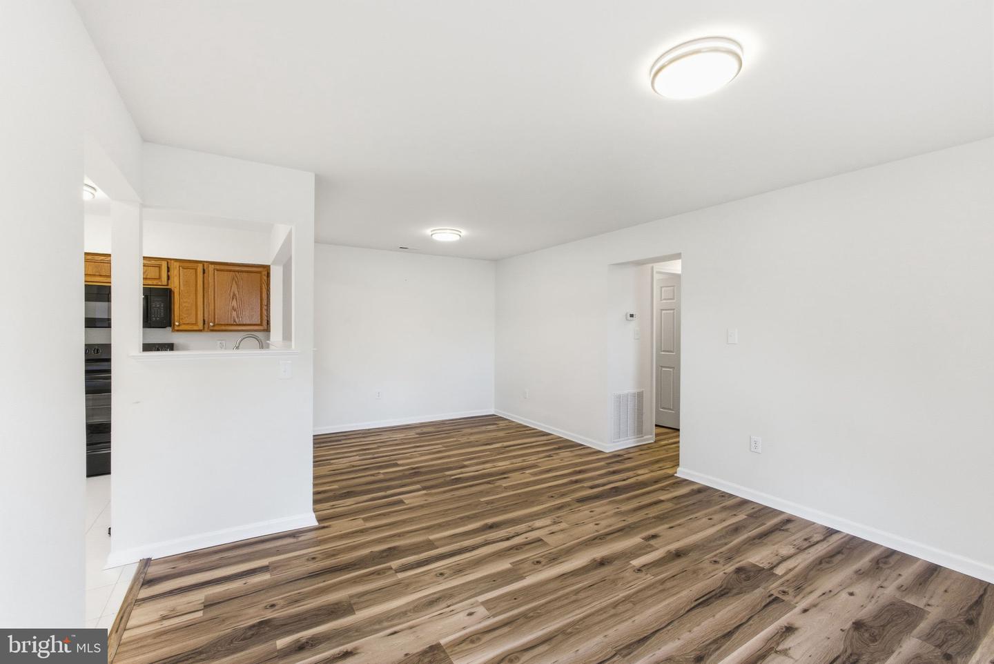 9266 CHAPMAN OAK DR, MANASSAS, Virginia 20110, 2 Bedrooms Bedrooms, ,2 BathroomsBathrooms,Residential,For sale,9266 CHAPMAN OAK DR,VAMN2009838 MLS # VAMN2009838