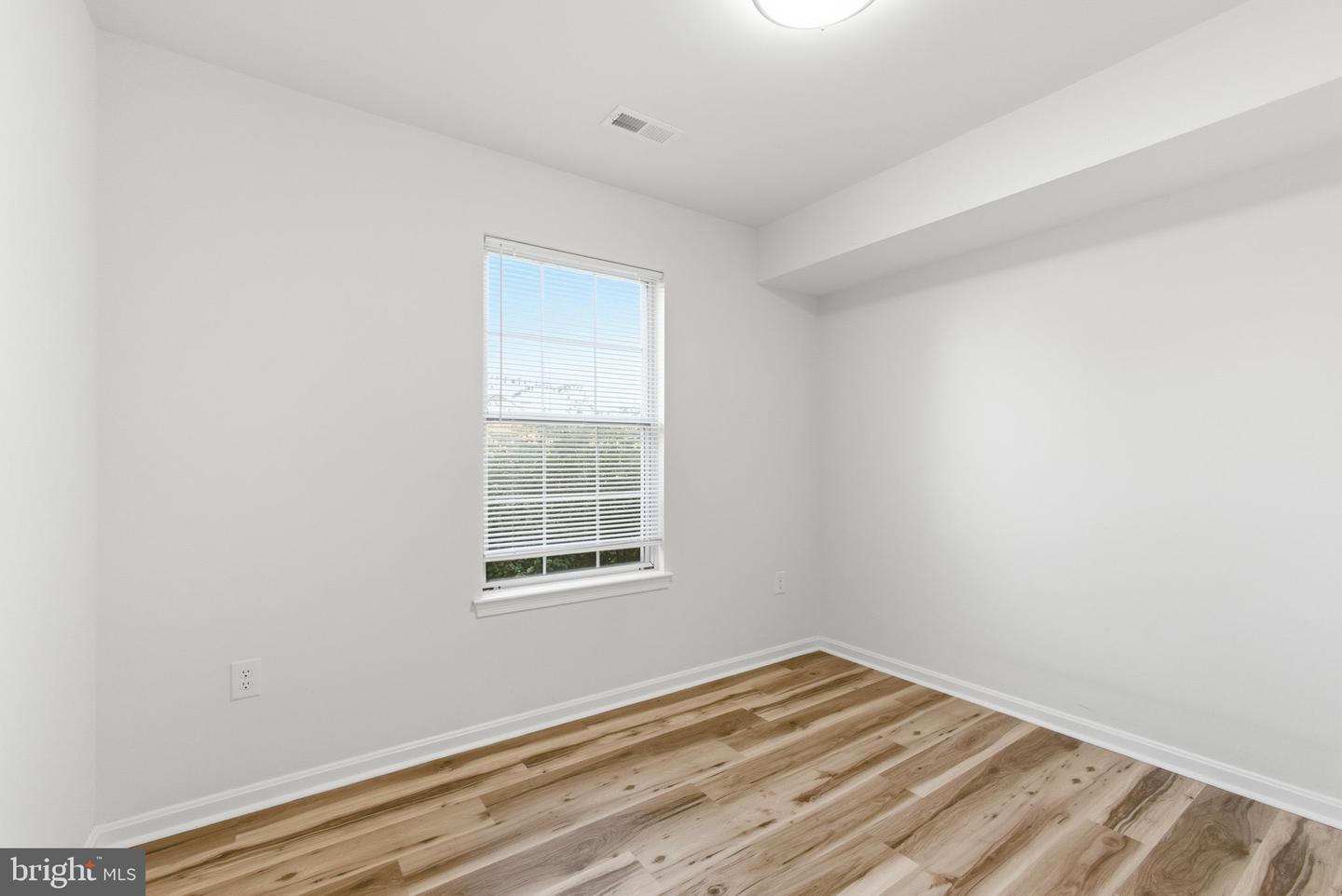 9266 CHAPMAN OAK DR, MANASSAS, Virginia 20110, 2 Bedrooms Bedrooms, ,2 BathroomsBathrooms,Residential,For sale,9266 CHAPMAN OAK DR,VAMN2009838 MLS # VAMN2009838